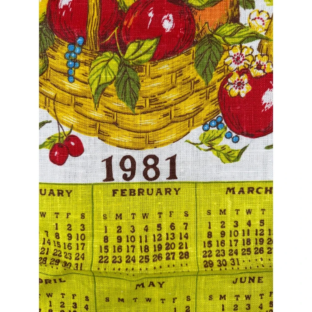 VTG‎ 1981 Linen Kitchen Towel Calendar Fruit Basket and Border 28